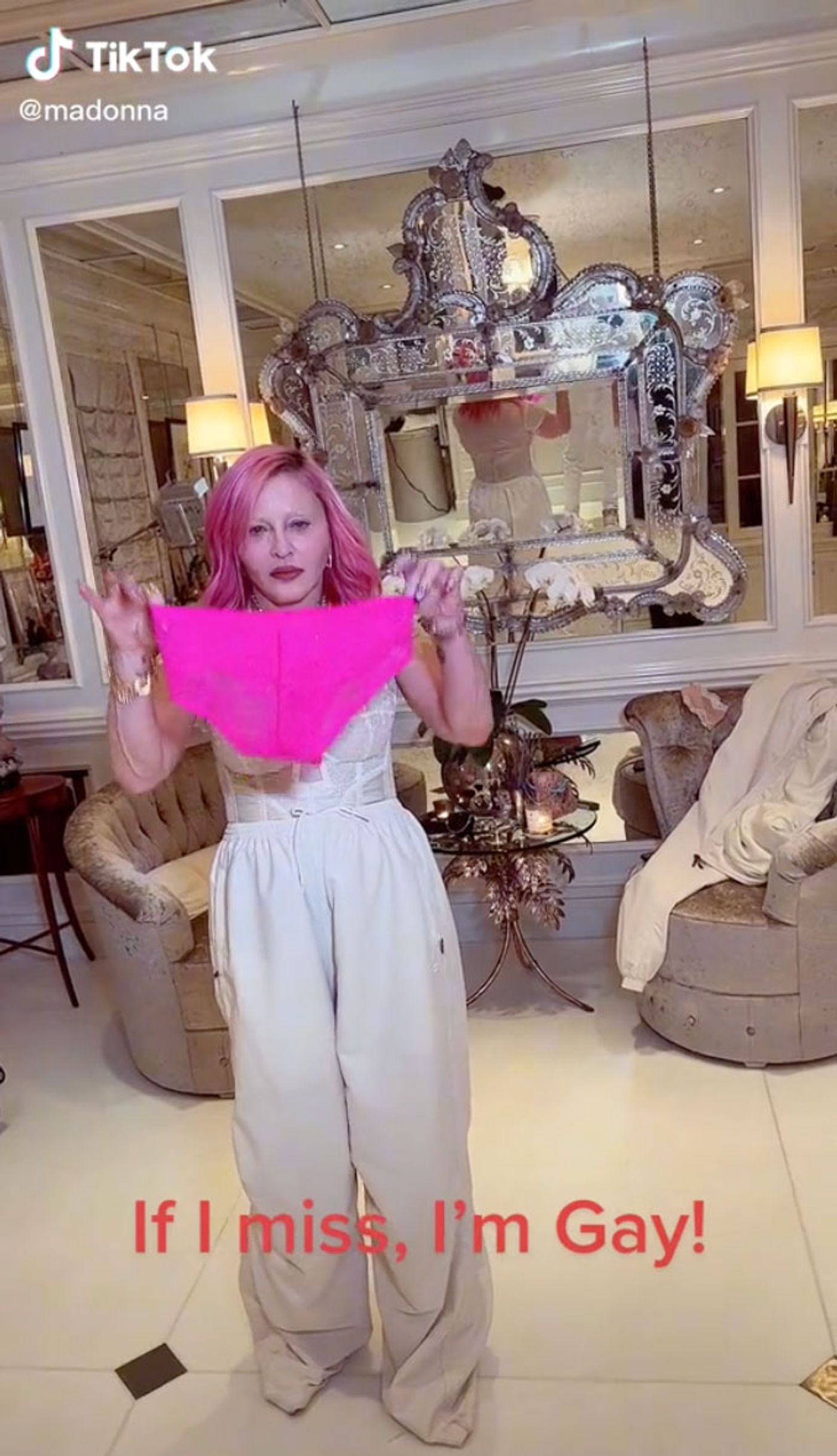 Madonna, lo que tú digas. <a href="https://www.tiktok.com/@madonna/video/7152605555830426923" target="_blank"> Ver TikTok </a>