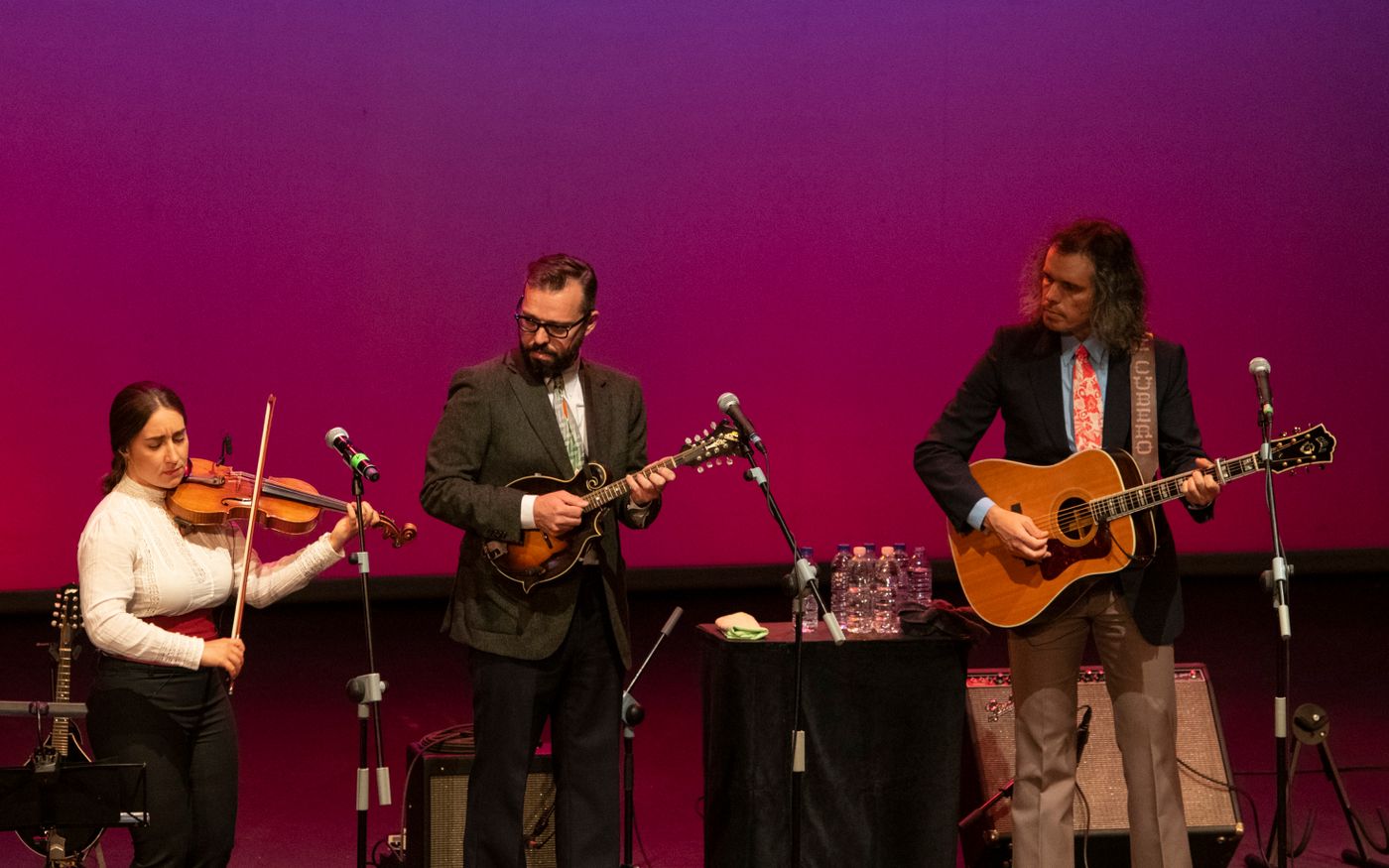 Con la violinista María San Miguel, Roberto y Enrique (Los Hermanos Cubero). Foto: Alfredo Arias