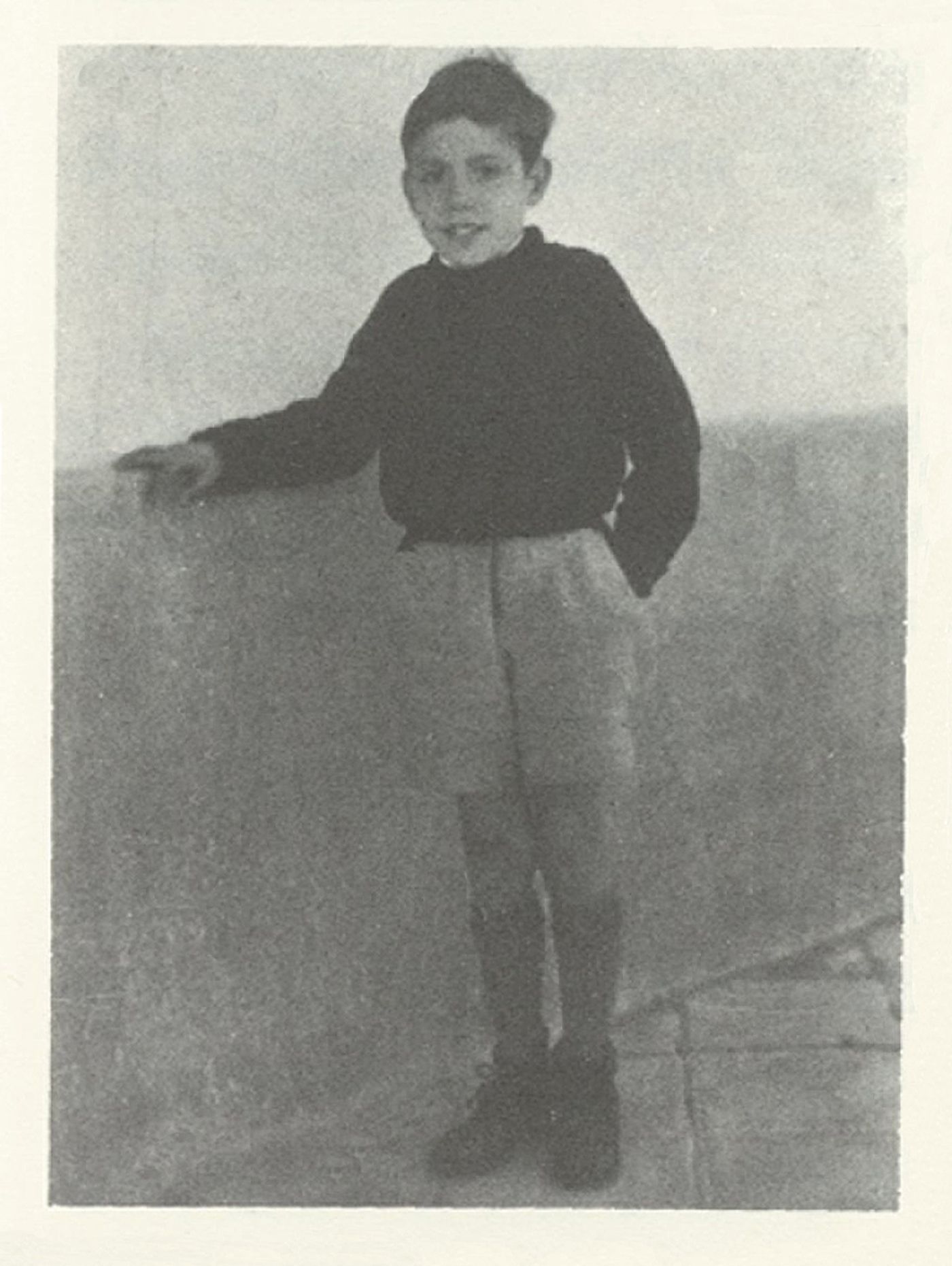 Carlos Giménez durante su estancia en los hogares del Auxilio Social.