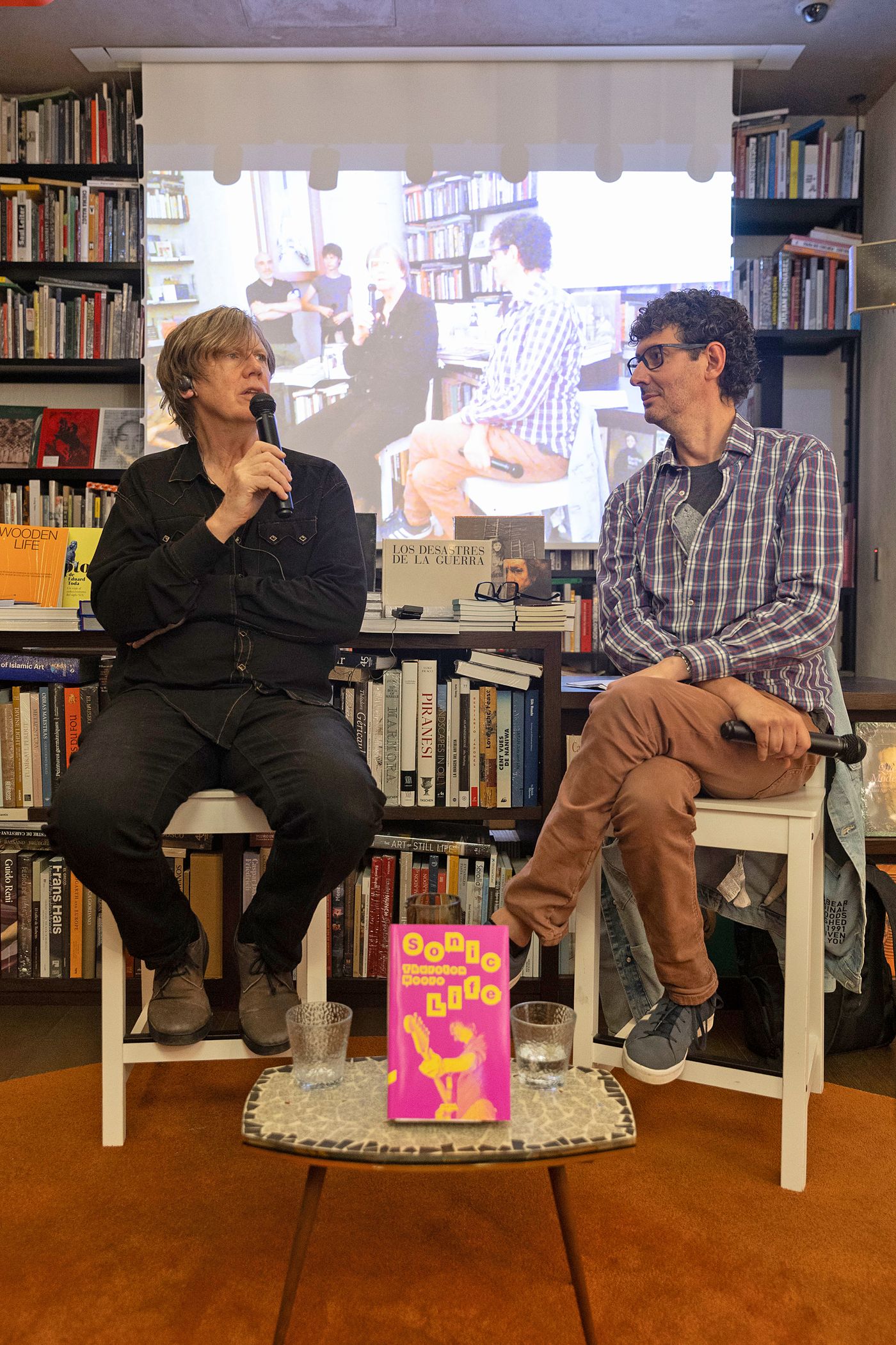 Thurston y el moderador, Sergi de Diego Mas. Foto: Òscar Giralt