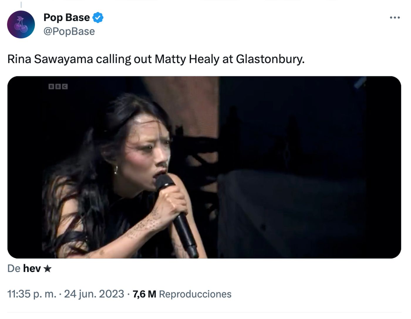 Rina Sawayama denuncia.<a href="https://twitter.com/PopBase/status/1672720239619088384?t=5KuEQFFEgtPIDEPp1LZUOA&s=19" target="_blank"> Ver tuit </a>