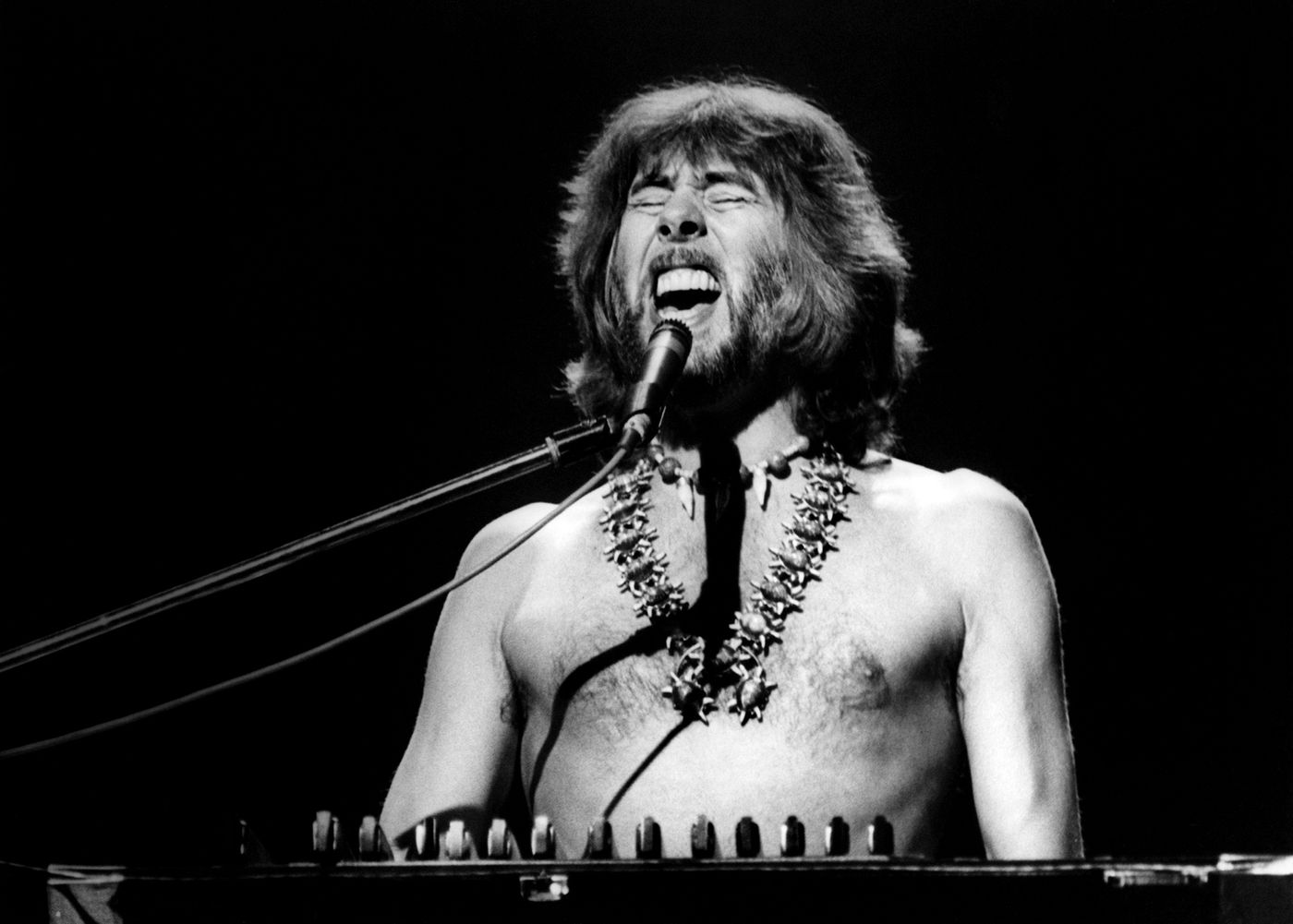 John Mayall, en 1979, gritando el blues. Foto: David Warner Ellis (Getty Images)