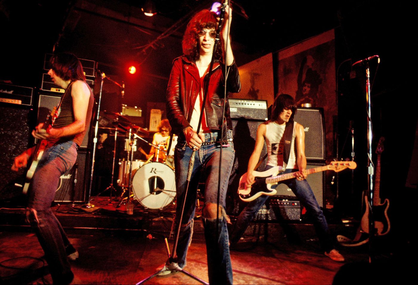 Actuando en el CBGB de Nueva York en 1976. Foto: Roberta Bayley (Getty Images)