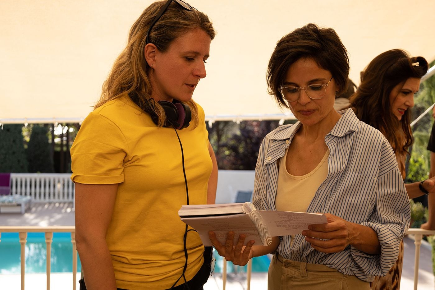 Clara Roquet y Elena Anaya durante el rodaje.