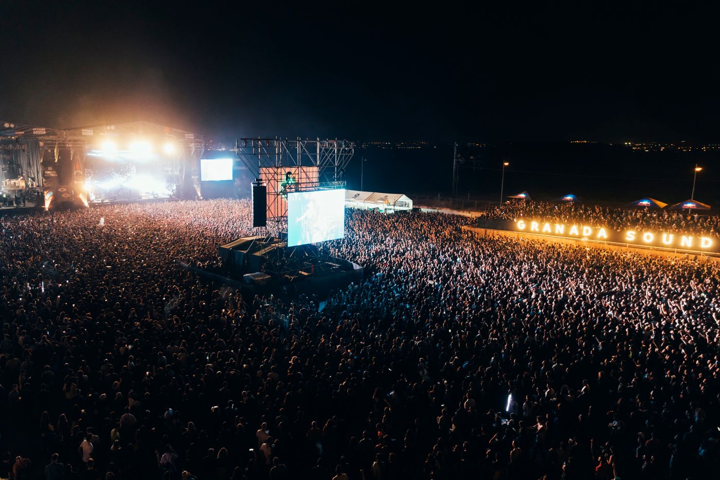 Granada Sound, colgando el cartel de “sold out”.