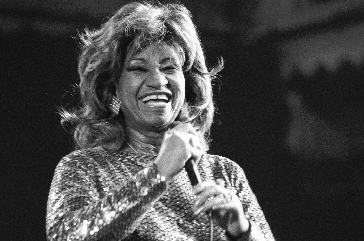 Celia Cruz actuando en Ámsterdam, en 1987. Foto: Frans Schellekens