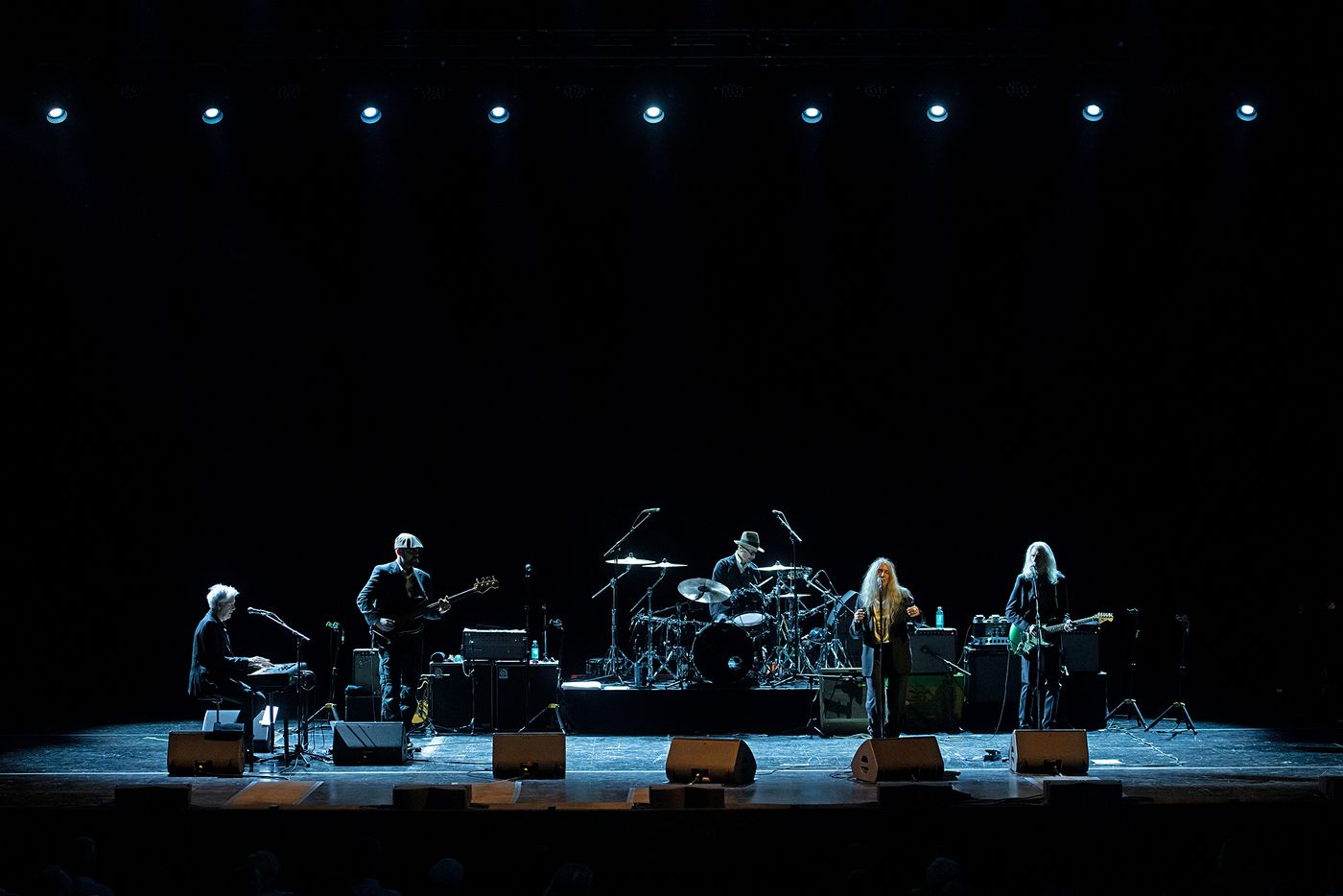 Tony Shanahan (teclados), Jackson Smith (bajo), Jay Dee Daugherty (batería), Patti Smith y Lenny Kaye (guitarra). Foto: Alfredo Arias