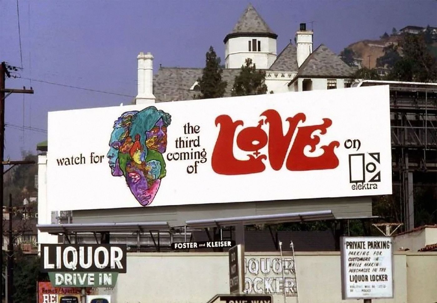 Arthur Lee no sonreía en el cartel panorámico situado frente al histórico hotel Chateau Marmont de Sunset Strip.