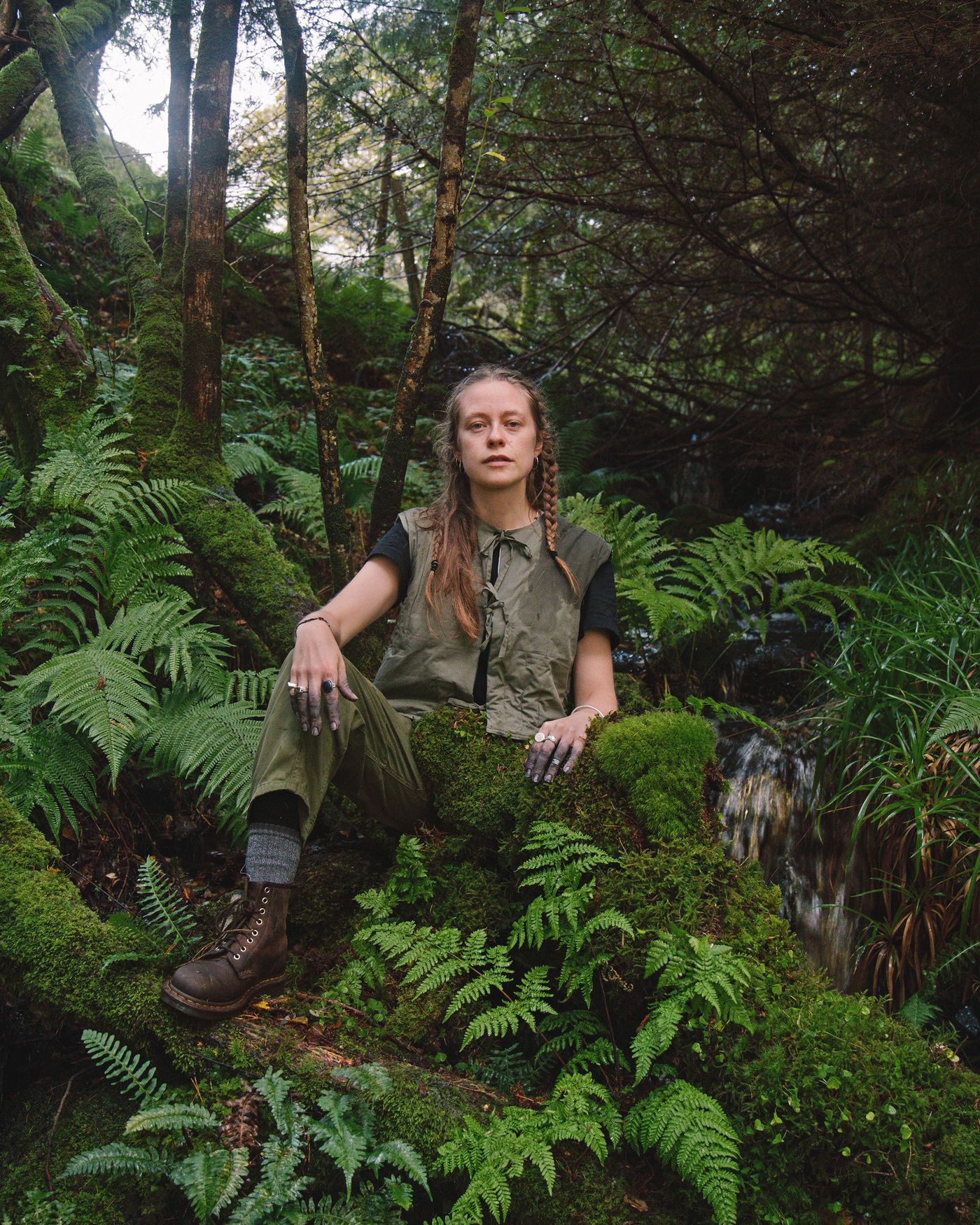 Con los pies en la tierra. Foto: Katie Silvester
