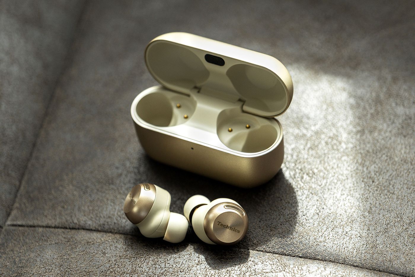 True Wireless Technics EAH-AZ100. Color Plata.