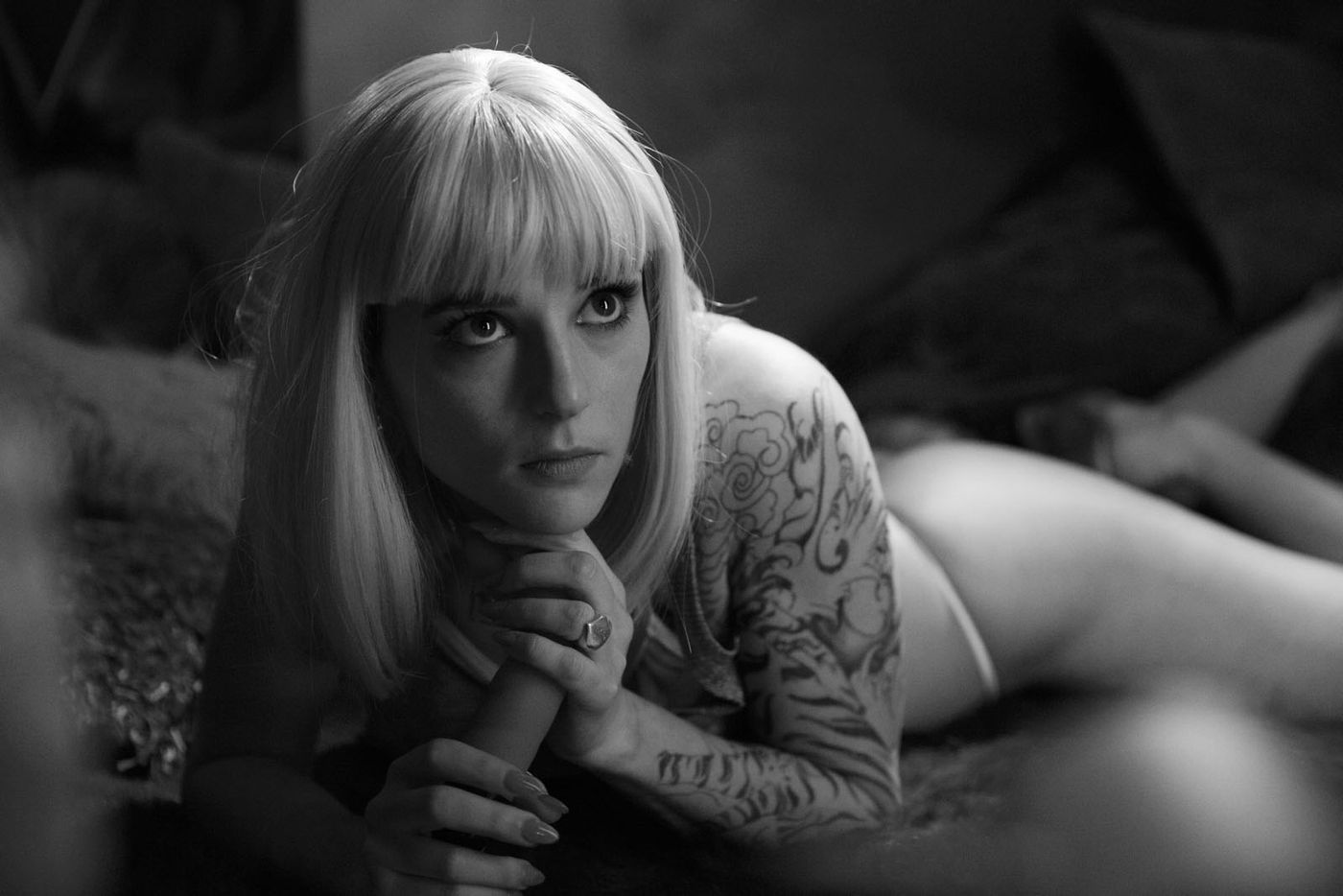 Fotograma de la película: Jehnny Beth es Amber. Foto: Shanna Besson