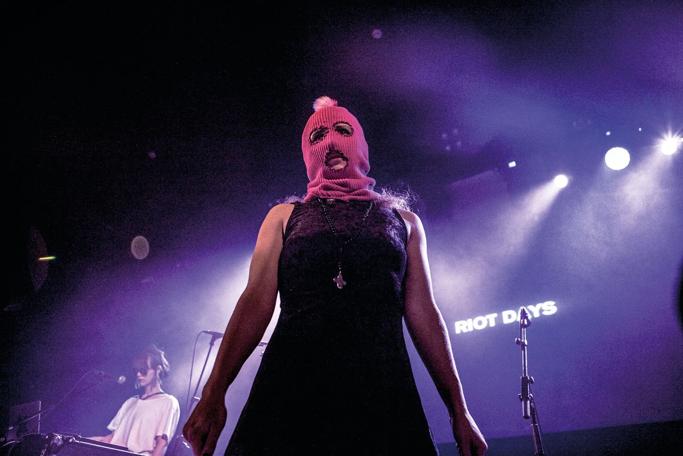 Maria, en la actuación de Pussy Riot en la sala Apolo, en Barcelona, el 9 febrero de 2019. Foto: Marina Tomàs