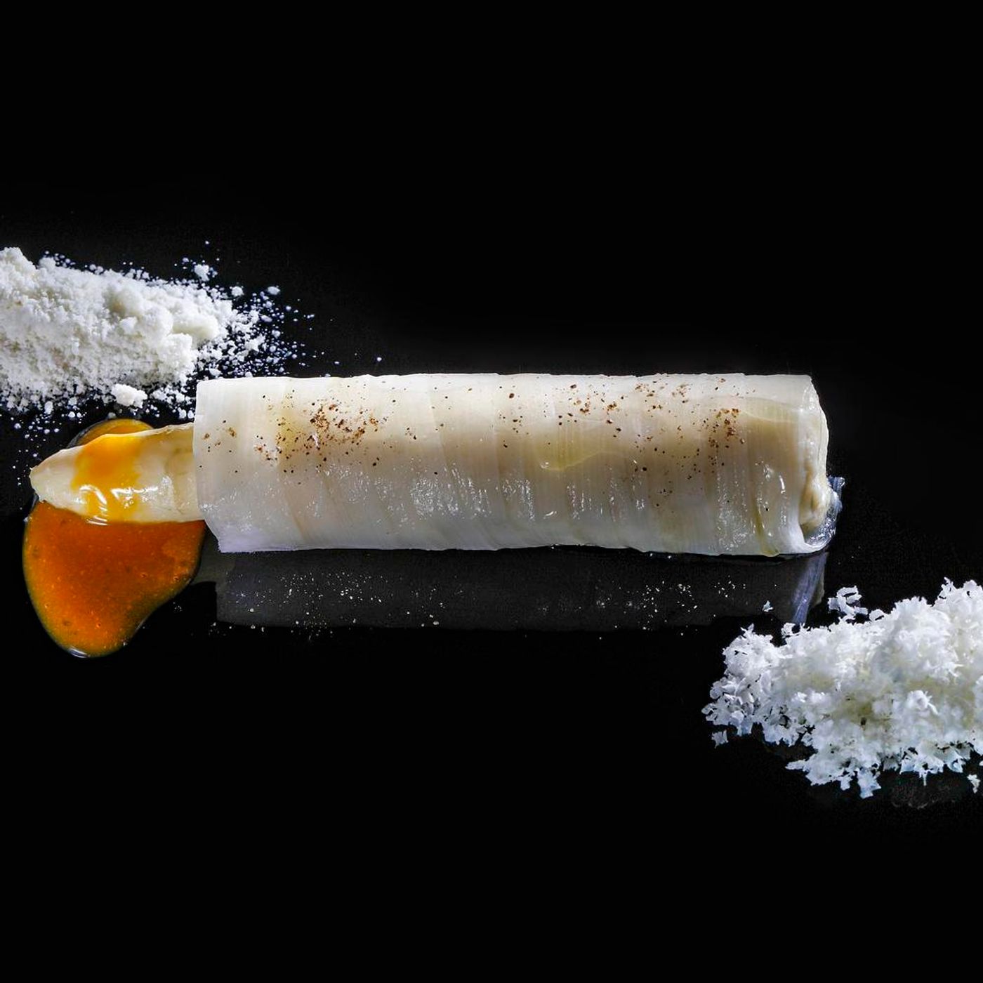 Disfrutar: nuevo 3 estrellas en 2024. Un plato muestra: espárragos blancos con flor de saúco y macadamia. Foto: Francesc Guillamet (Guía Michelin)