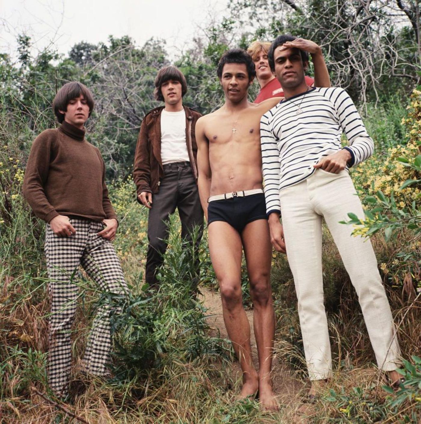 Hijos del desencanto y de la psicodelia: Arthur Lee, en el centro, (casi) desnudo.