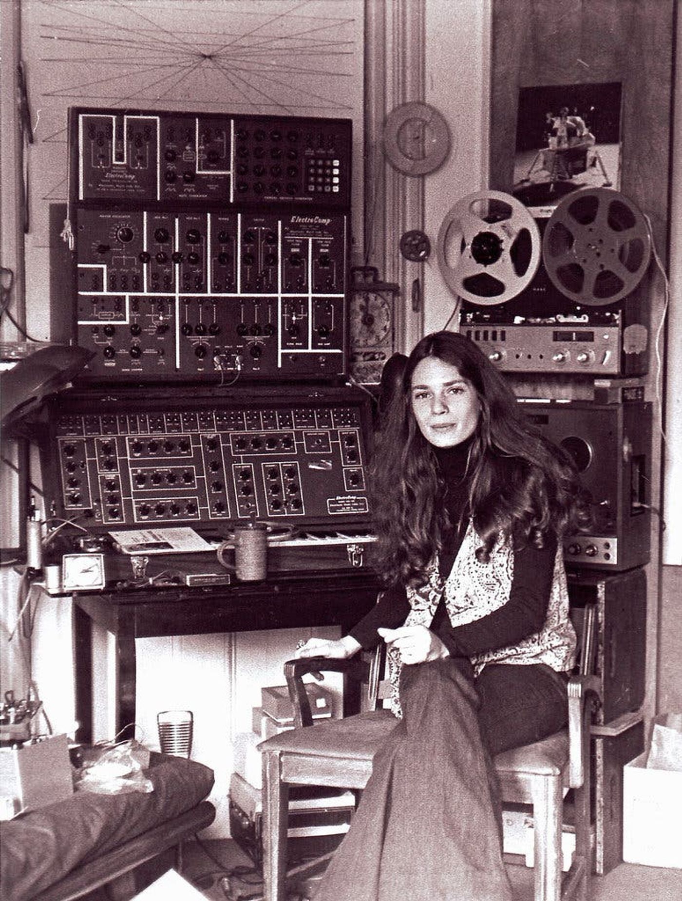 Laurie Spiegel, “sister with transistor”.