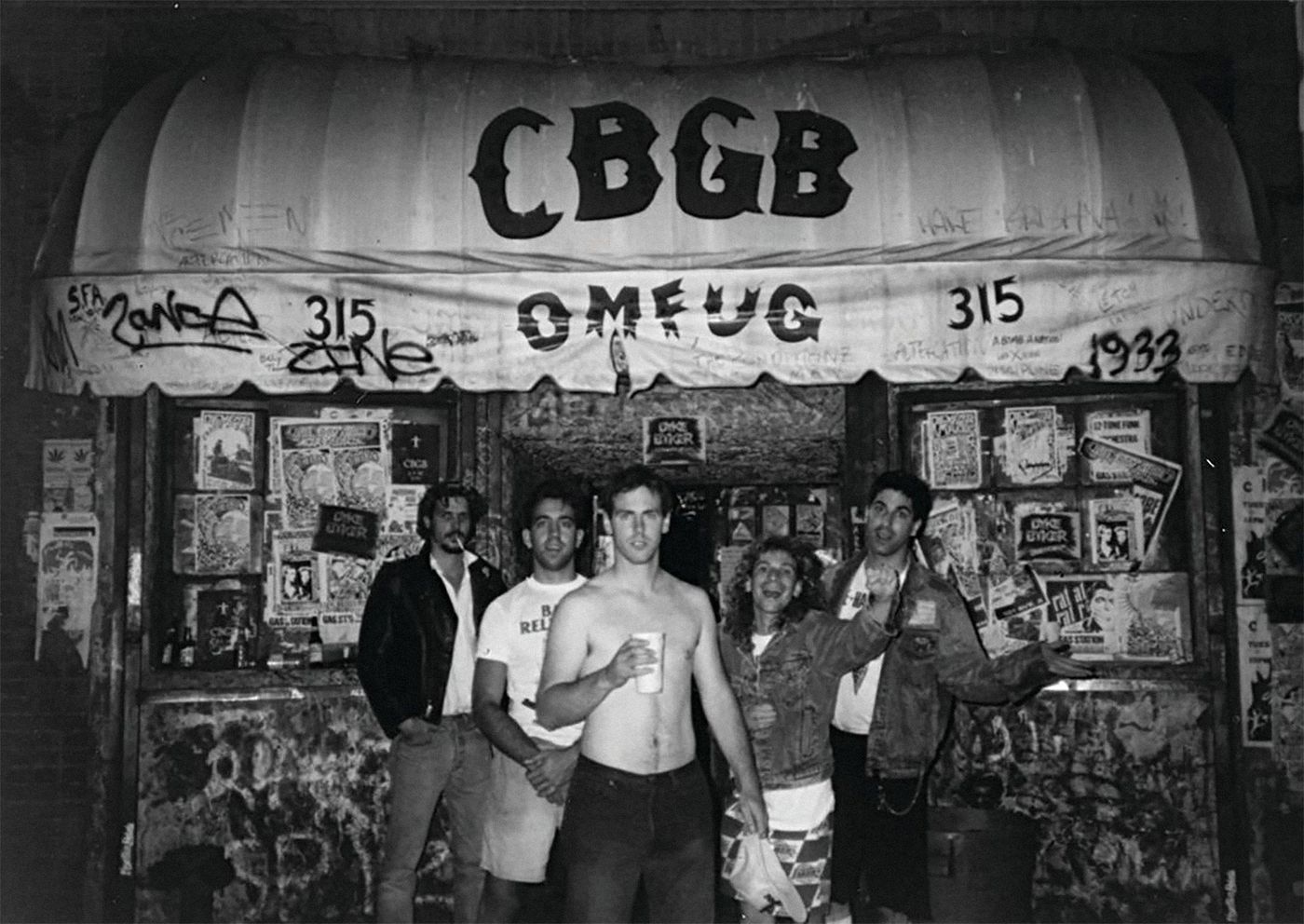 En 1988, delante del GBGB, en la época de “Suffer”.