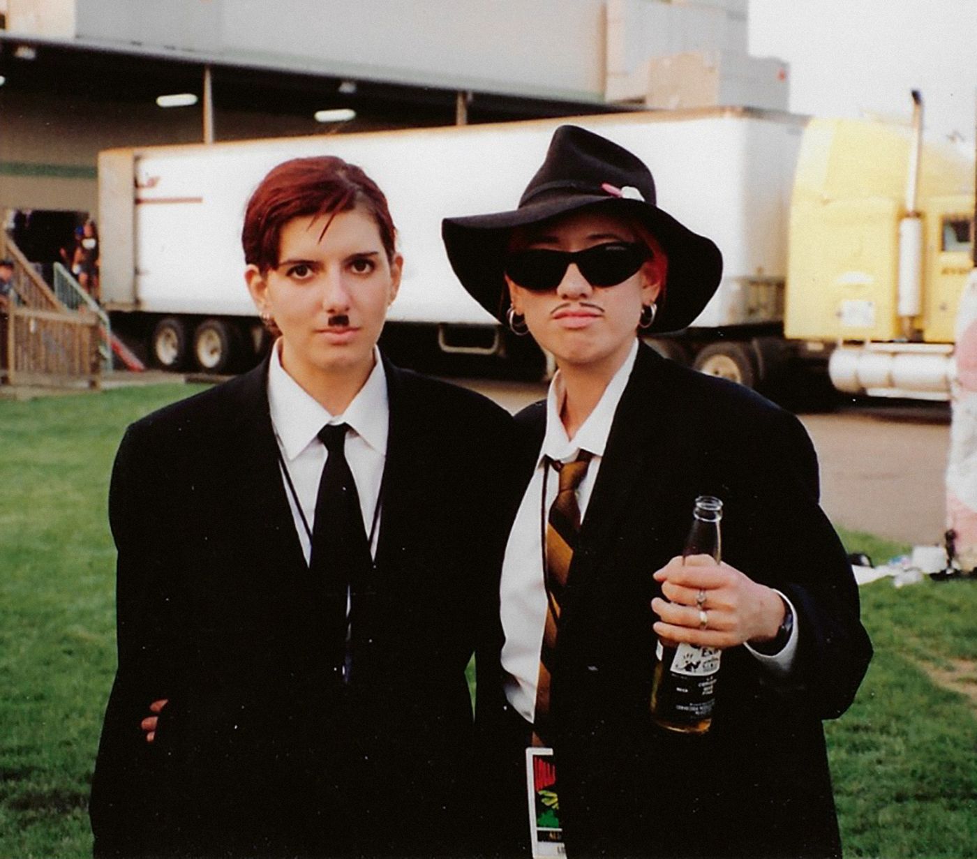 En Lollapalooza, en 1992, con Emma Anderson travestidas antes de tocar.
