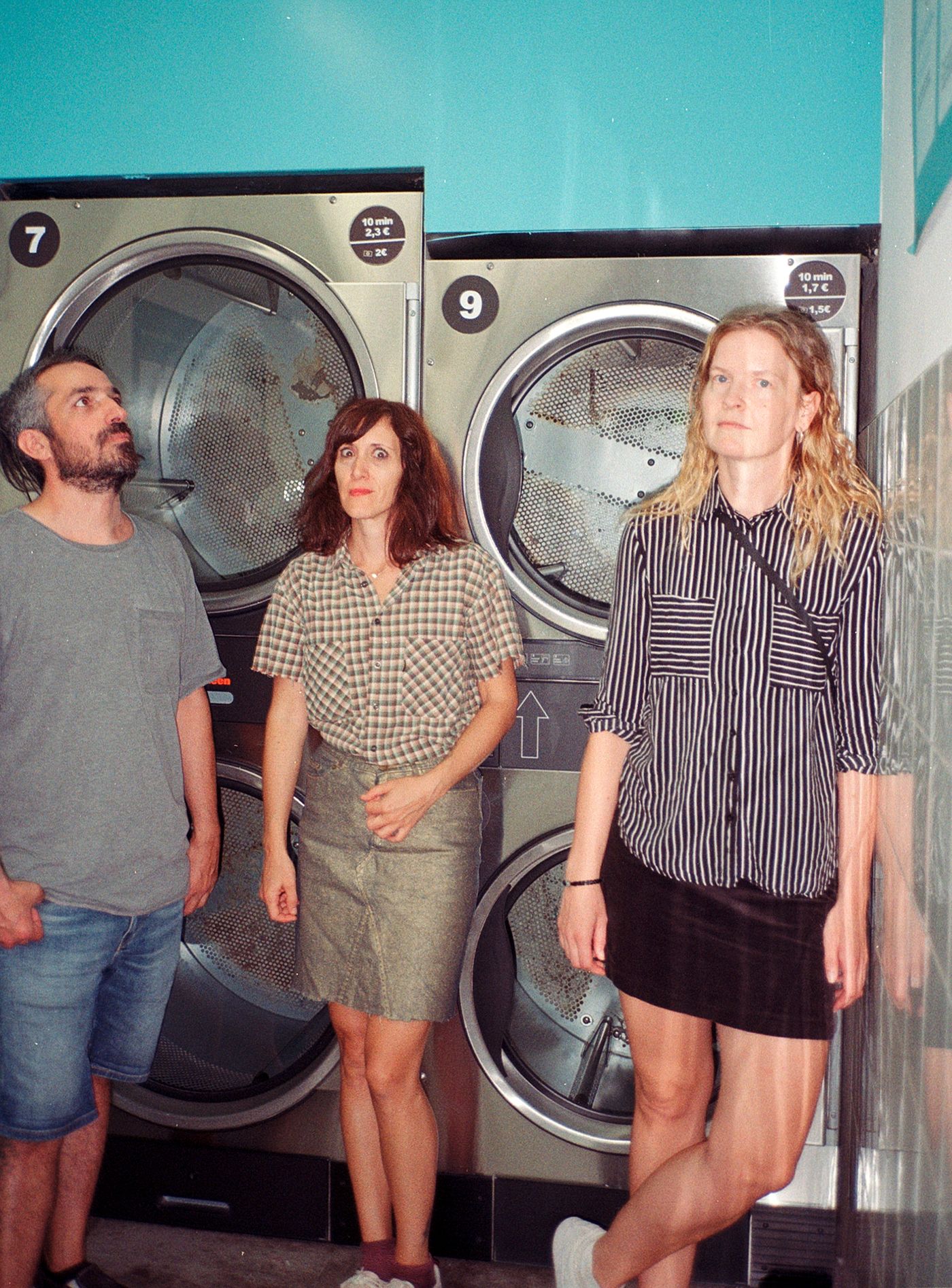 Murina: Iñigo Sanjuan (guitarra), Laura Vainiola (batería) y Martina de Lugnani (bajo y voz). Foto: Adri Valls