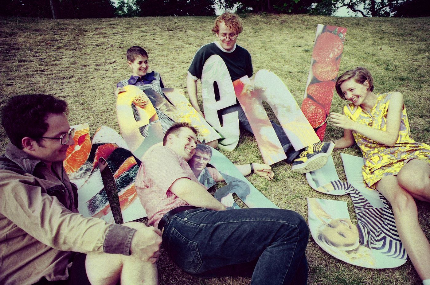 En los 90: Peter Momtchiloff, Amelia Fletcher, Rob Pursey, Mathew Fletcher y Cathy Rogers. Foto: Alison Wonderland