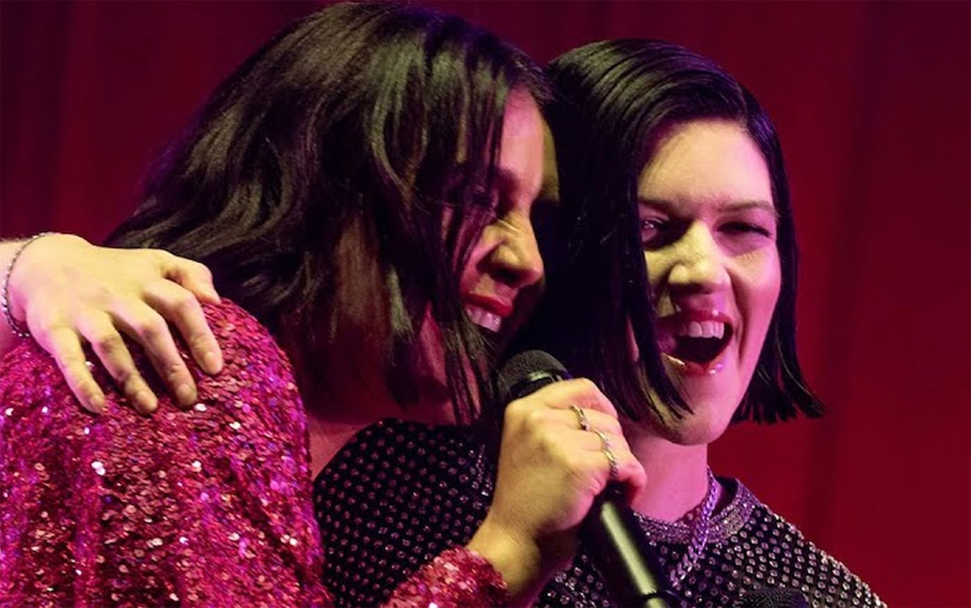 Jessie Ware y Romy en Glastonbury.