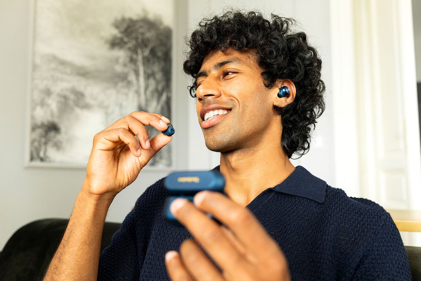 “Vive la música con los True Wireless Technics EAH-AZ100. Nuevo color Azul medianoche”