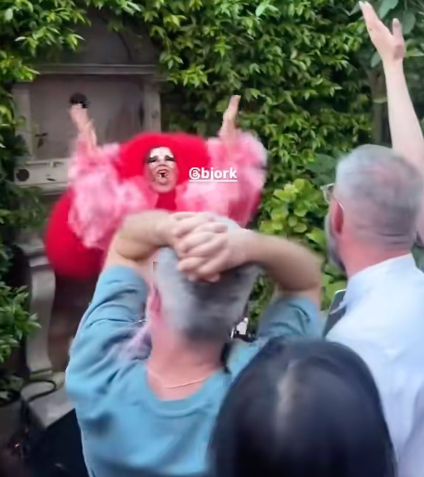“Tu si’ ‘na cosa grande” de Ornella Vanoni. <a href="https://www.tiktok.com/@outpump/video/7637278008117677334" target="_blank"> Ver post </a>