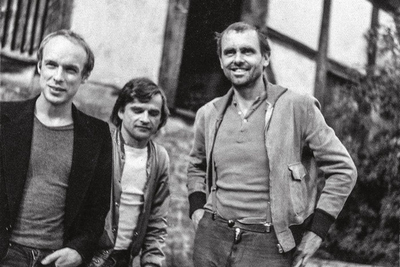 Brian Eno, Hans-Joachim Roedelius y Dieter Moebius, 1976.