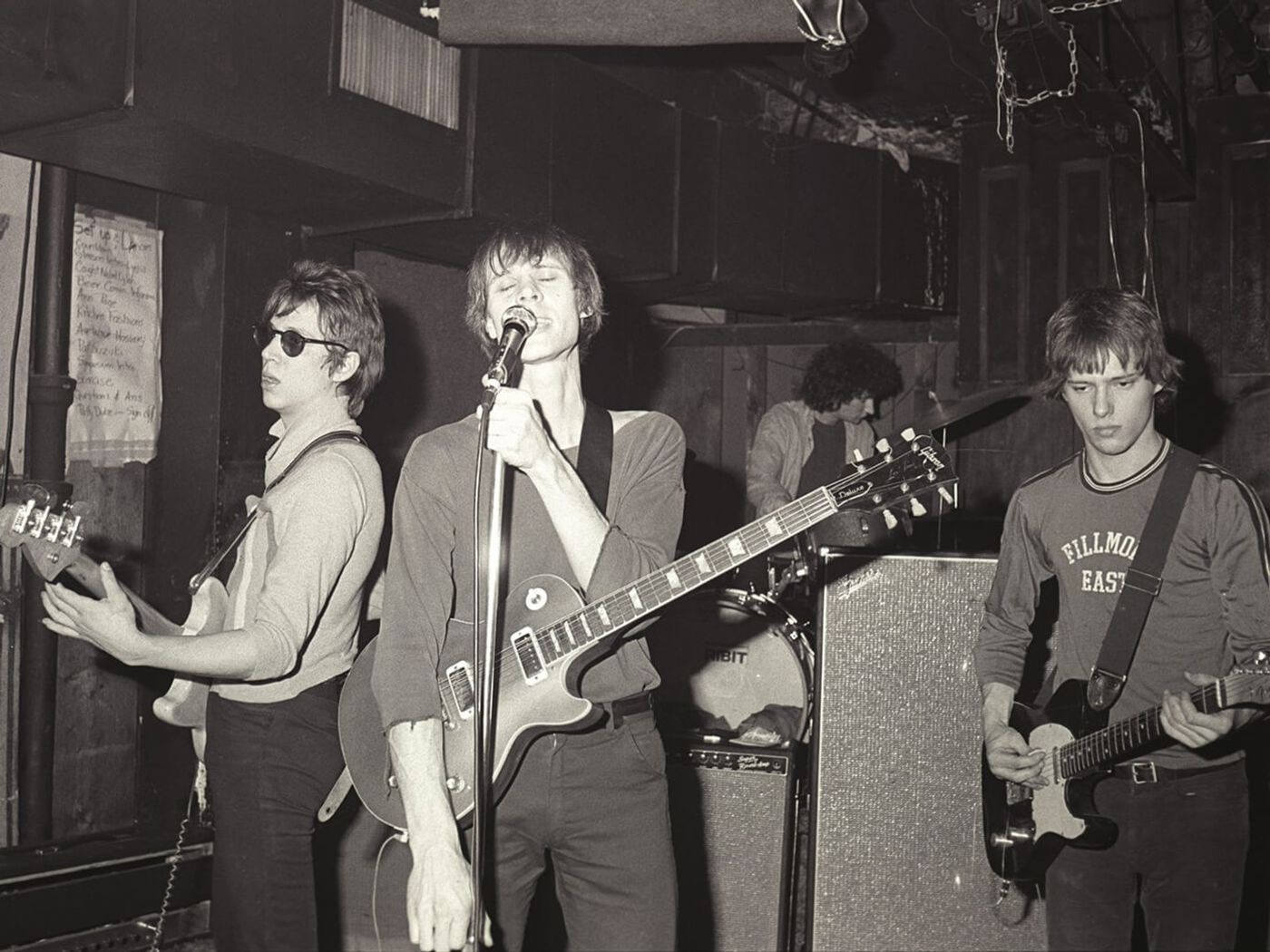 Actuando en el CBGB en 1975: Richard Hell, Tom Verlaine, Billy Ficca y Richard Lloyd. Foto: Richard E. Aaron (Getty Images)