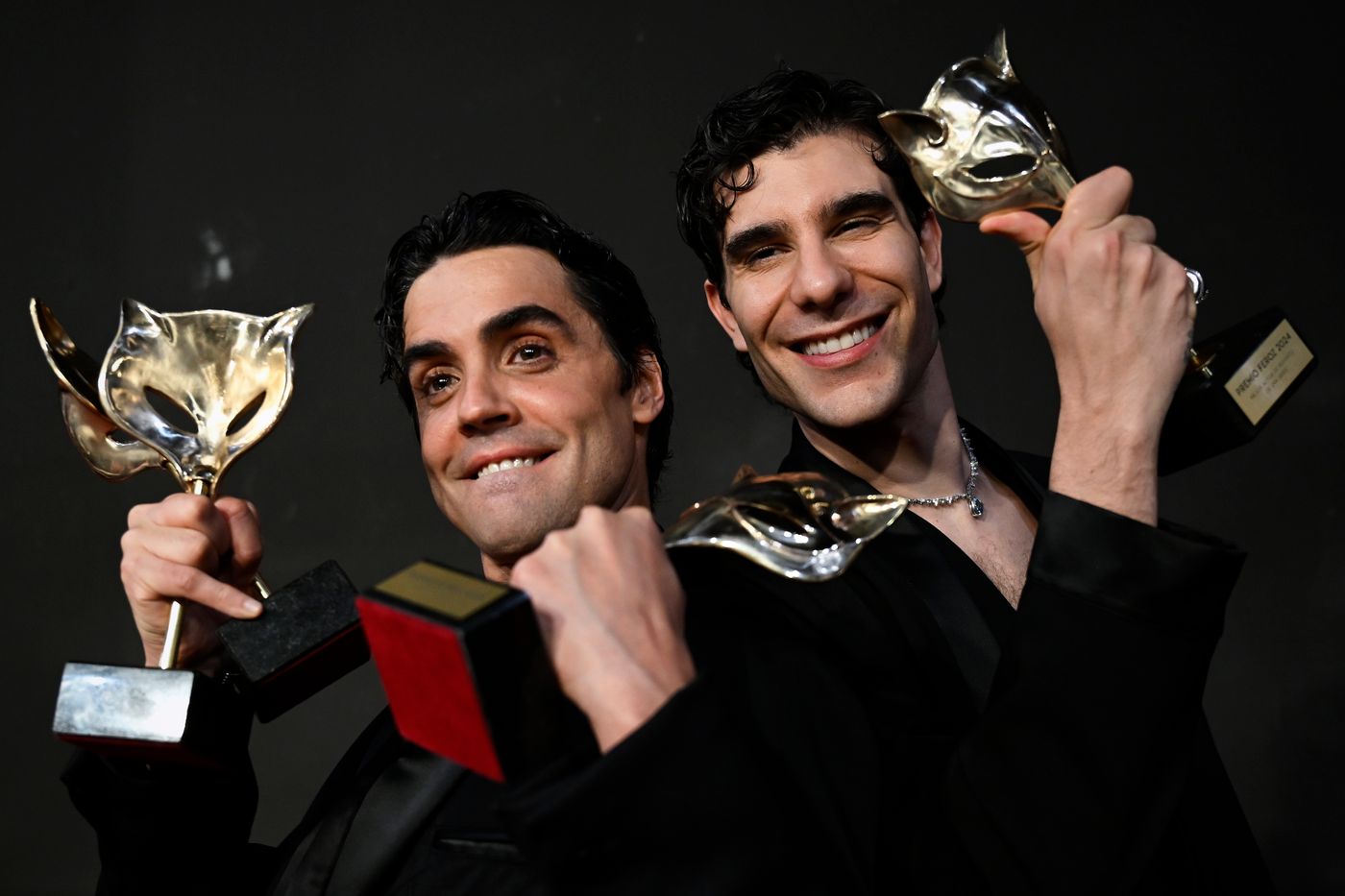 Javier Ambrossi y Javier Calvo, en los Feroz. Foto: Carlos Alvarez / WireImage (Getty Images)