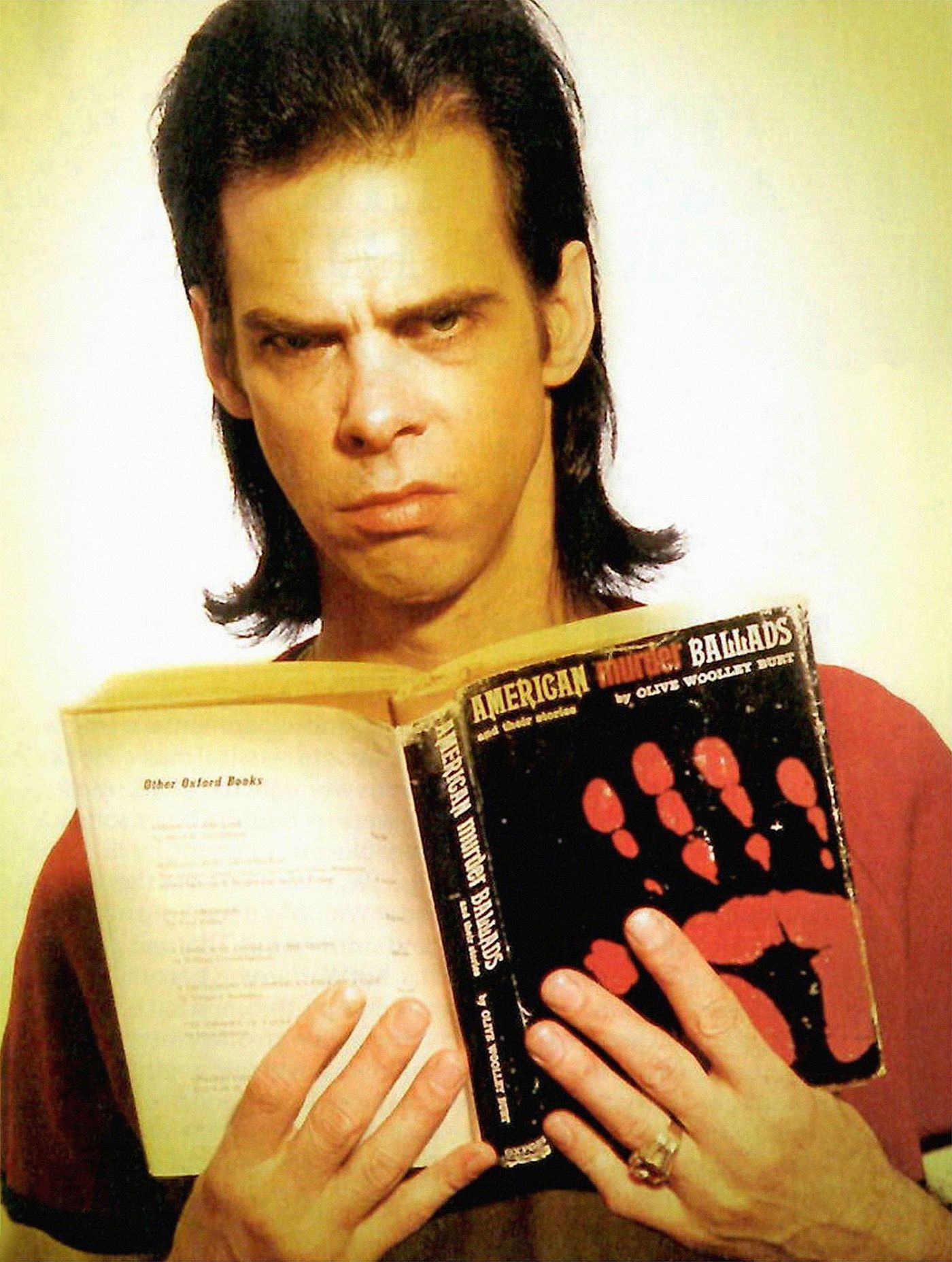 Nick Cave, inspirándose en historias para no dormir.