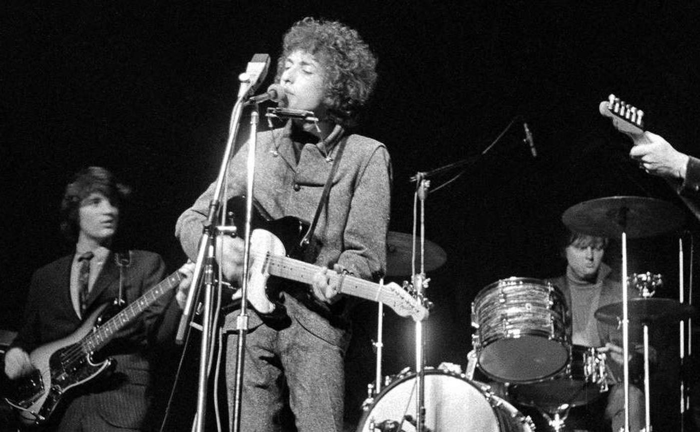 Fue en Mánchester (no en el Royal Albert Hall de Londres): un Dylan retador, histórico.