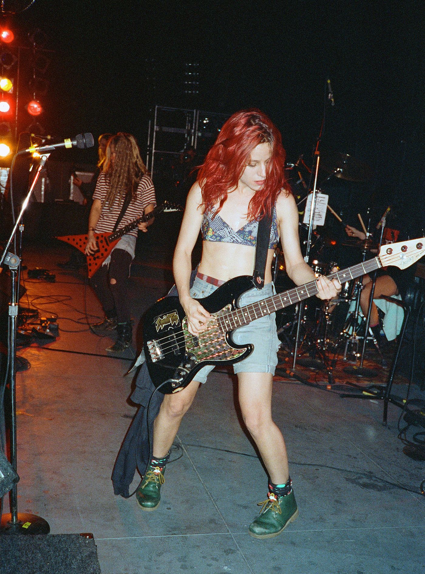  Jennifer Finch, de L7, en 1992. Foto: McInnes (Getty Images)