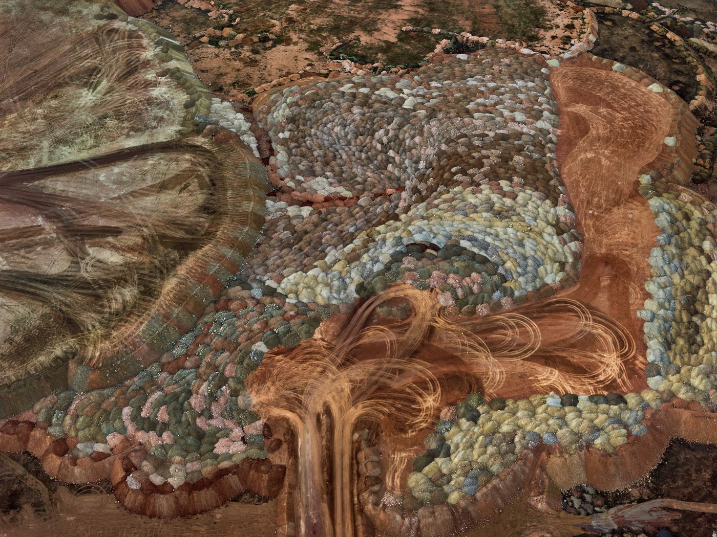 “Sishen Iron Ore Mine #2”. Kathu, Sudáfrica, 2018 © Edward Burtynsky, cortesía de Nicholas Metivier Gallery, Toronto / Flowers Gallery, Londres.