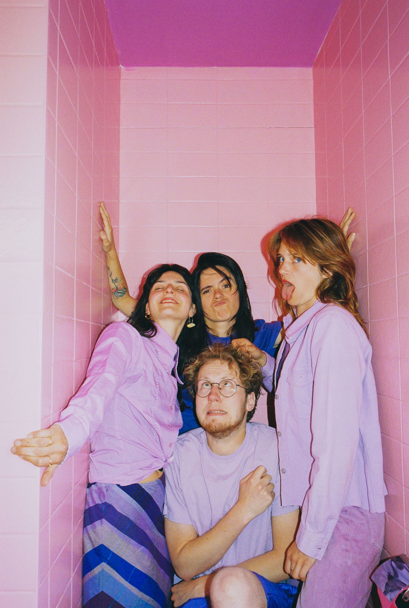 Loeke Vanhoutteghem, Amanda Barbosa, Helena Cazaerck y Sybe Versluys (con gafas). Foto: Tina Lewis Herbots