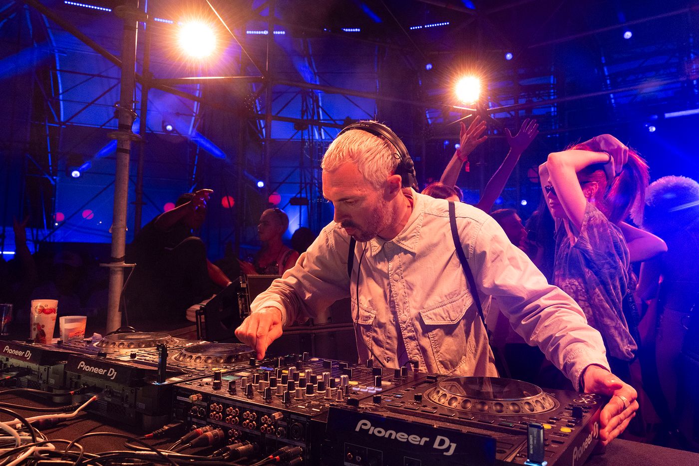 En el cara a cara Demdike Stare b2b Raime: deconstrucción y energía. Foto: Òscar Giralt