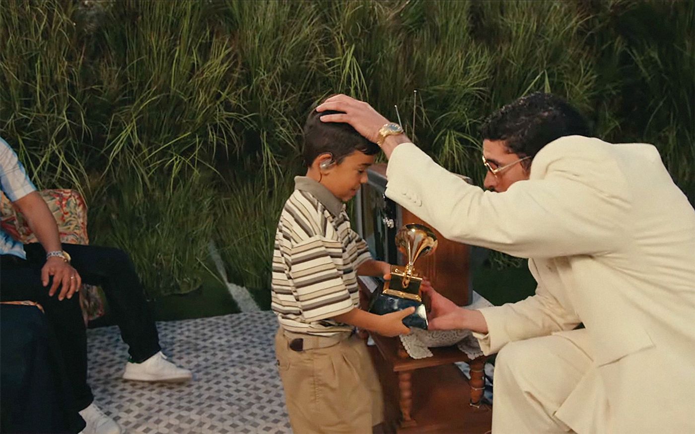 Grammy para un niño que recuerda al joven Liam Conejo Ramos, detenido por el ICE.