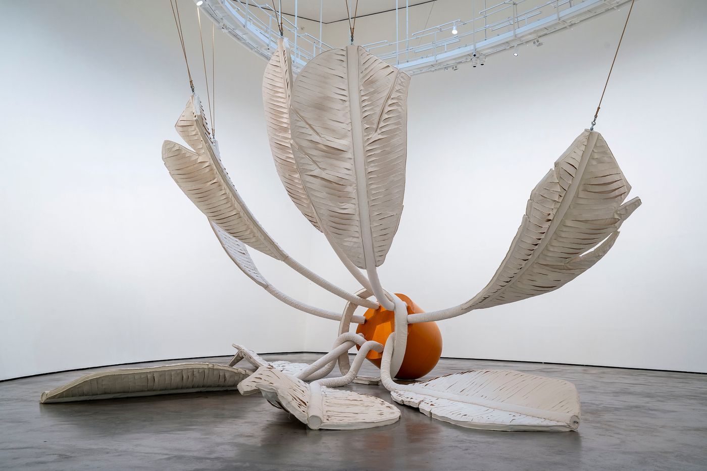 “Volante suave” (1995), de Claes Oldenburg y Coosje Van Bruggen.