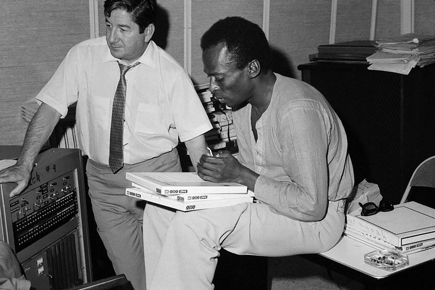 Muestra de la estrecha relación entre Miles Davis y el productor Teo Macero. Foto: Glen Craig