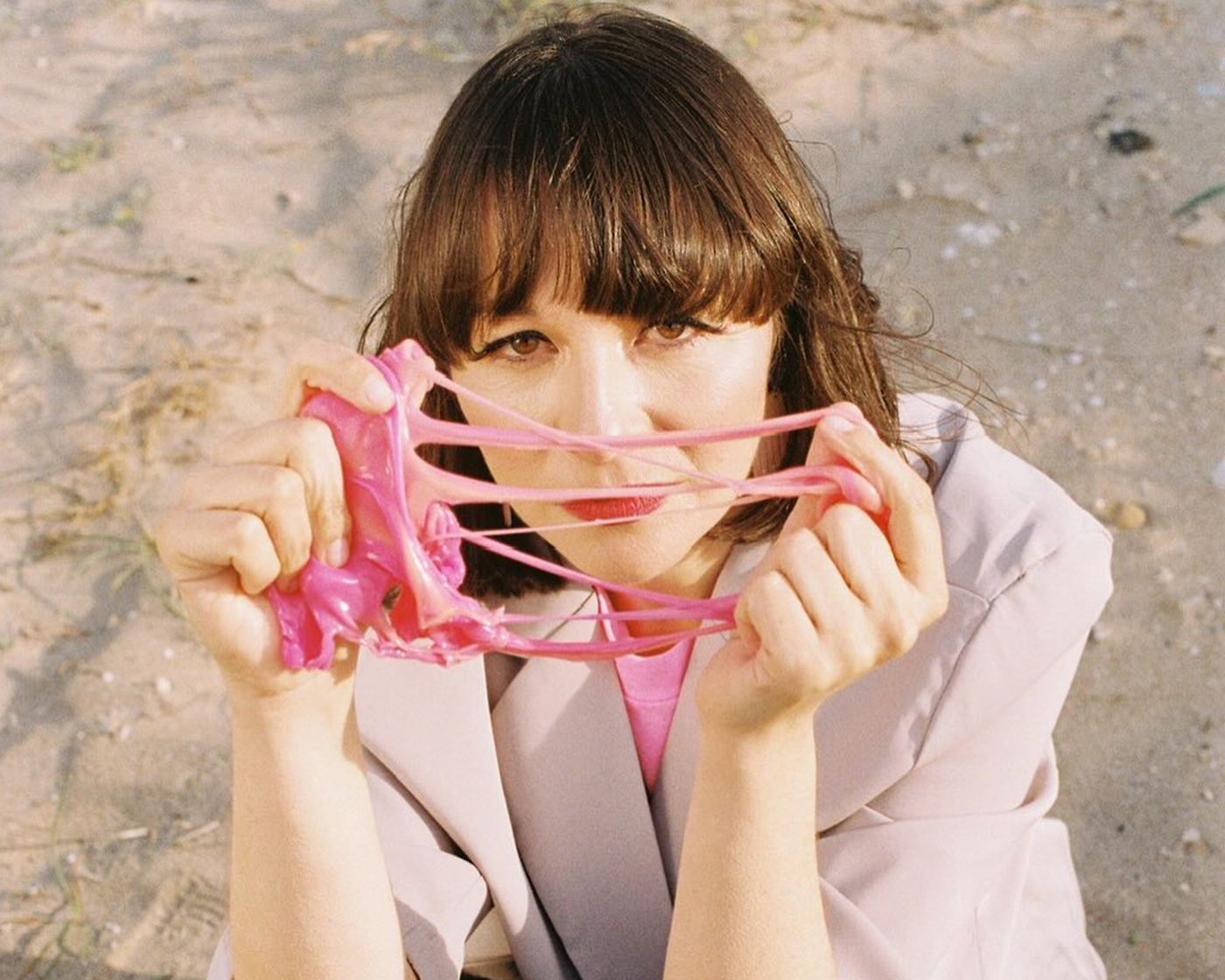 Alondra Bentley, enamorada de la imaginación, la creatividad y la inteligencia de Brian.