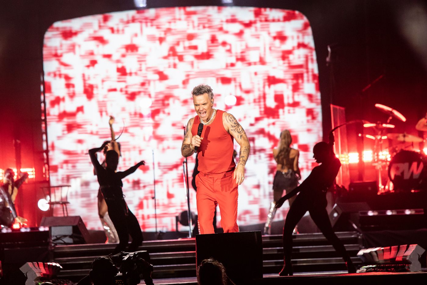 Robbie Williams, todo por el show. Foto: David Mars