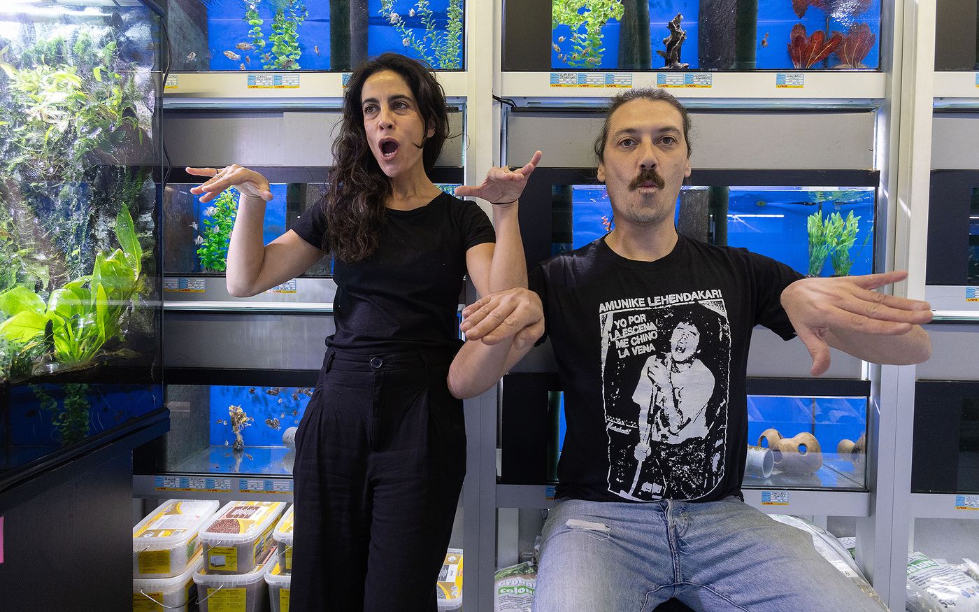 Sara Fontán y Edi Pou, nado experimental. Foto: Òscar Giralt