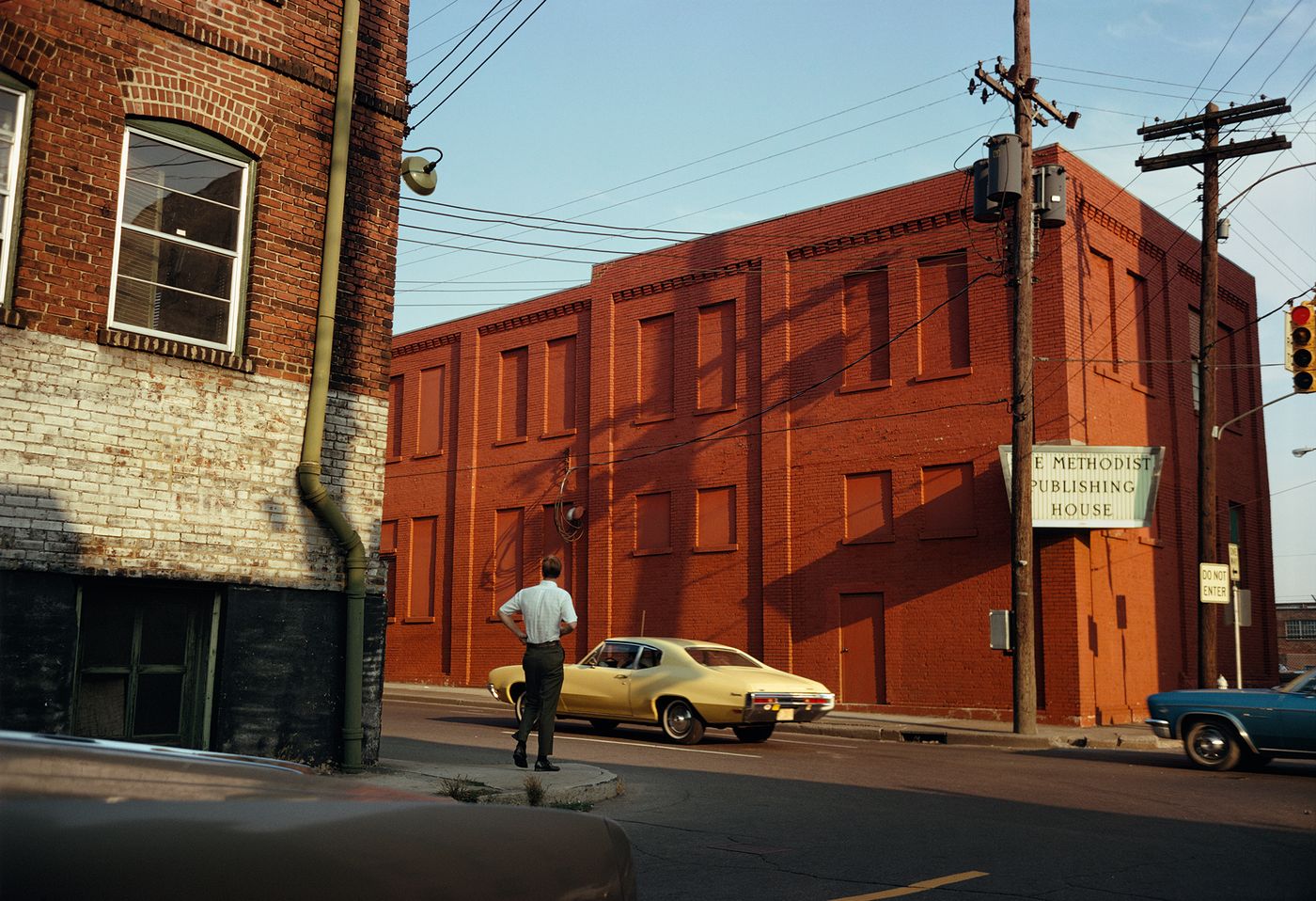 “Untitled”, de la serie “The Outlands” (c. 1970-1973). ©William Eggleston. Cortesía Eggleston Artistic Trust y David Zwirner