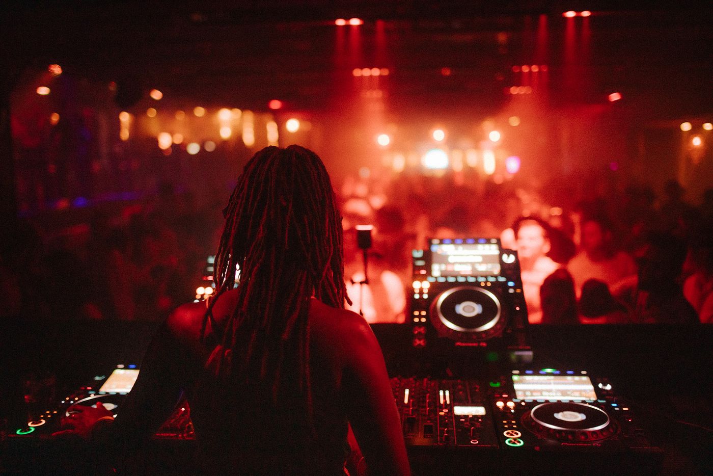 Gabrielle Kwarteng, creando ambiente. Foto: Dan Medhurst
