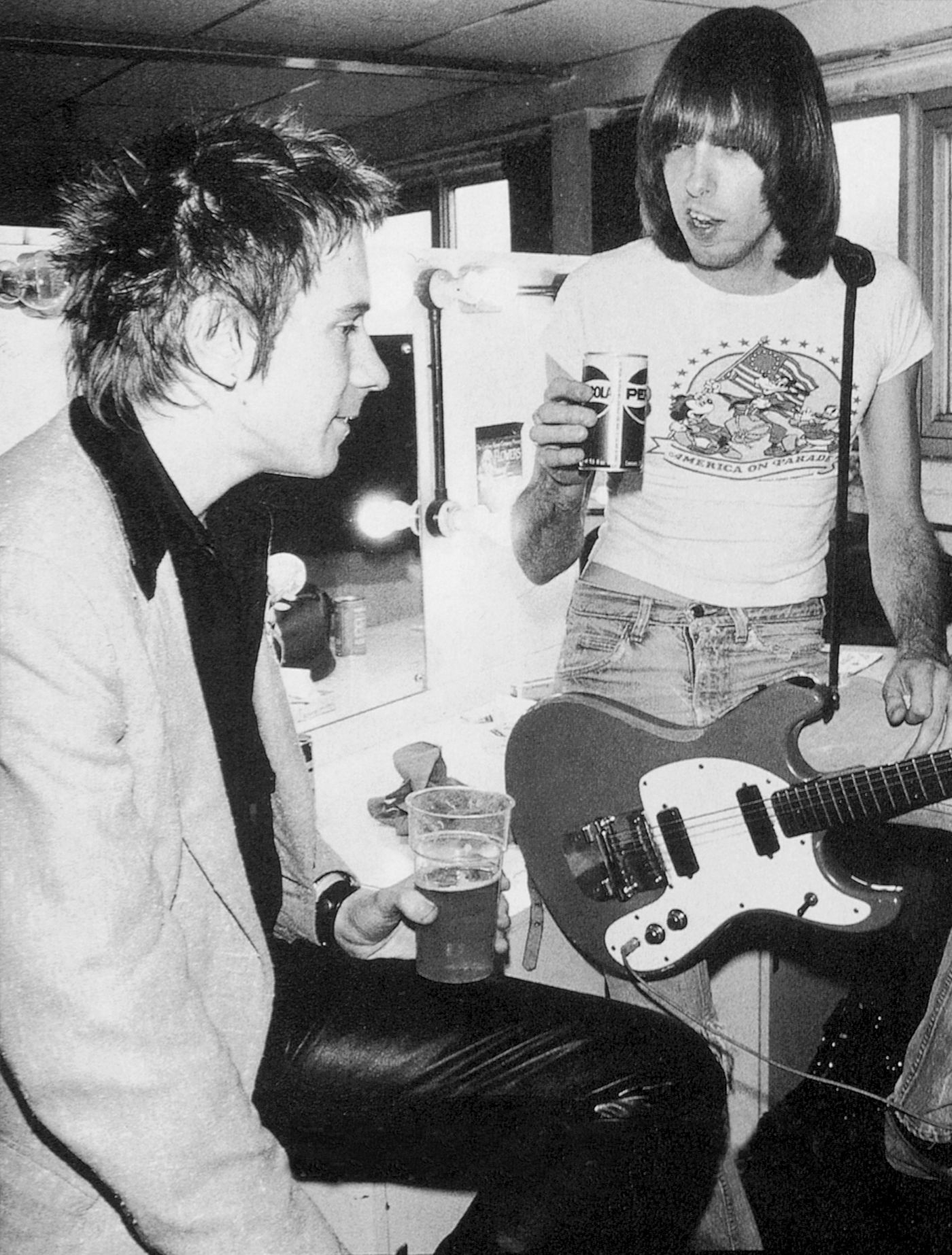 Los dos Johnnys en Londres: Rotten (Sex Pistols) y Ramone. Foto: Jill Furmanovsky