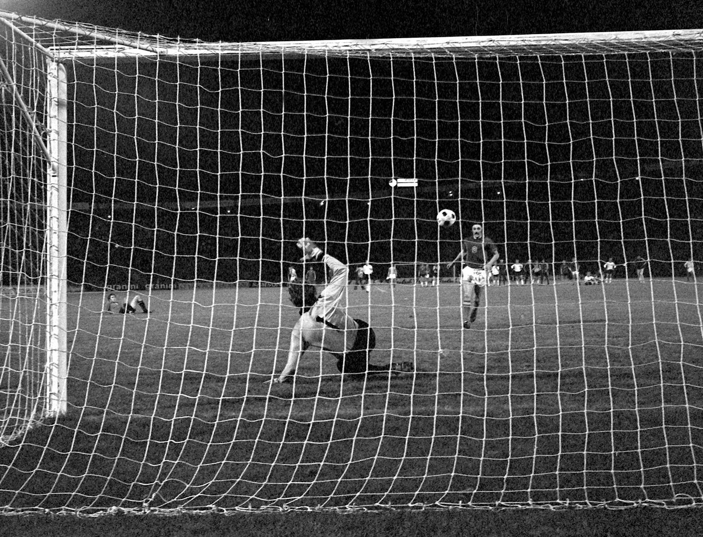 El penalti eterno de Panenka. Foto: Karl Schnörrer (Getty Images)