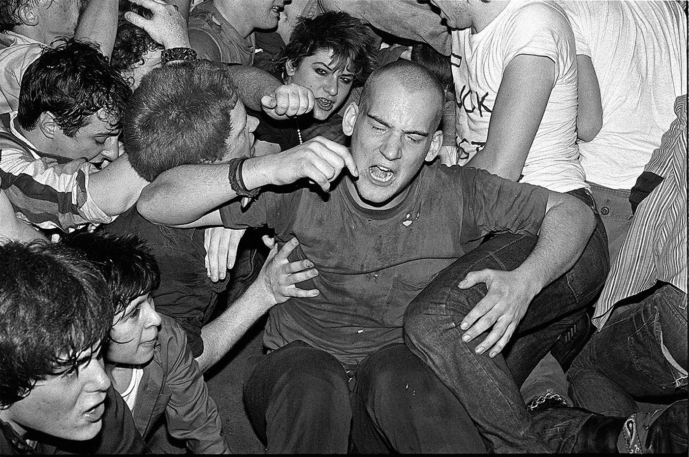 Ian MacKaye en Minor Threat en 1983. Foto: Jim Saah (del libro “In My Eyes. Photographs 1982-1997”).
