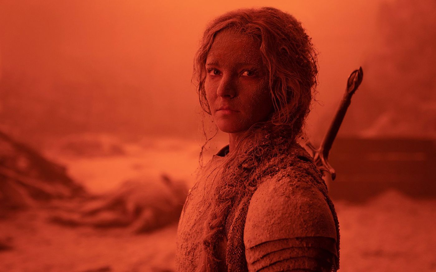 La guerrera elfa Galadriel (Morfydd Clark) en “Los anillos de poder”.