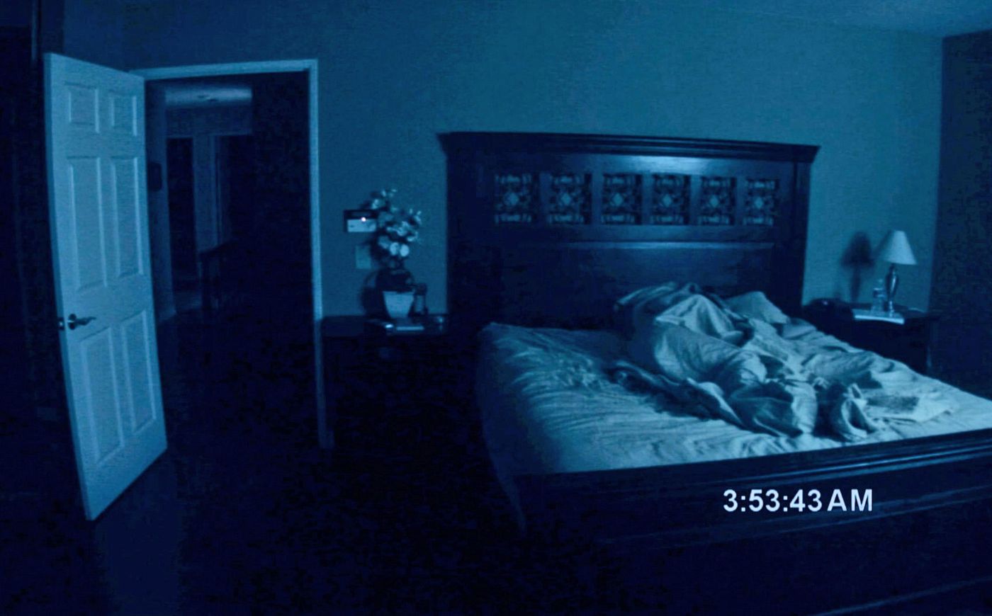 “Paranormal Activity”: la irrupción espantosa desde el quietismo de las imágenes de cámaras de vigilancia.