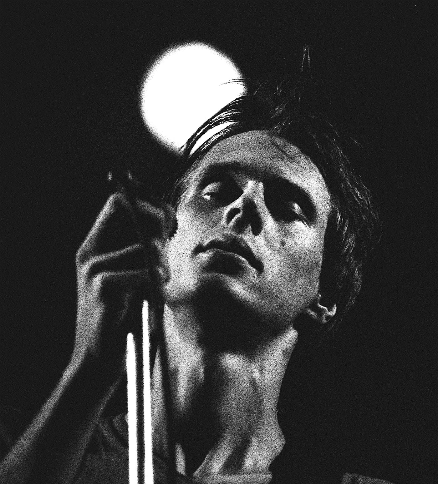 Tom Verlaine, flotando. Foto: Howard Barlow (Getty Images)