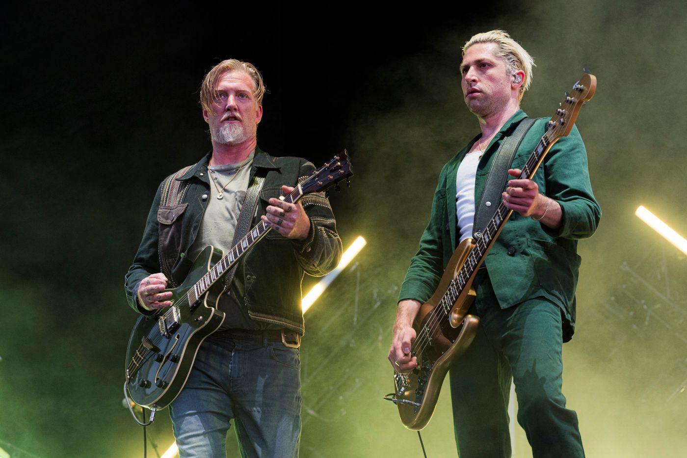 Queens Of The Stone Age: Josh Homme y Michael Shuman en una buena noche. Foto: Jordi Vidal
